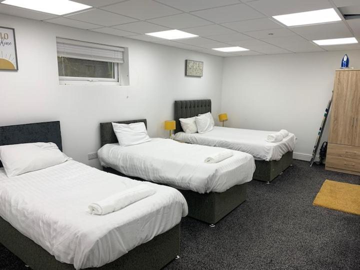 Huge Studio Close To City Centre With Free Secure Parking Leeds  Exterior photo