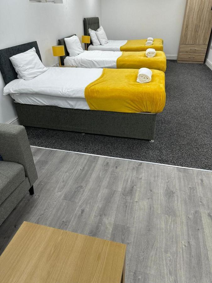 Huge Studio Close To City Centre With Free Secure Parking Leeds  Exterior photo